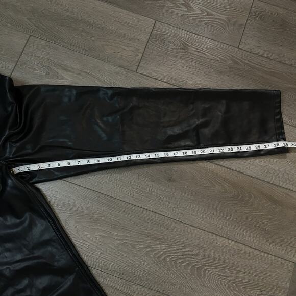 Abercrombie & Fitch The Mom High Rise 30 / 10 R Black Jeans Distressed - Picture 7 of 8